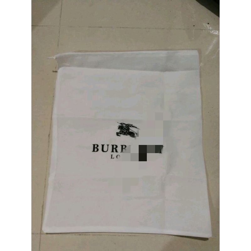 Dustbag berlogo sarung tas sablon dust bag sablon dust bag sablon dustbag merek dustbag logo sarung tas bermerek chan gucc ck loui diar herm burber