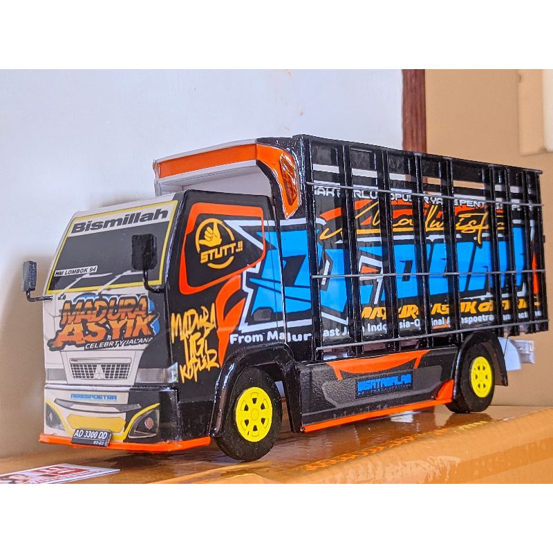 Miniatur truk Madura Asyik 2