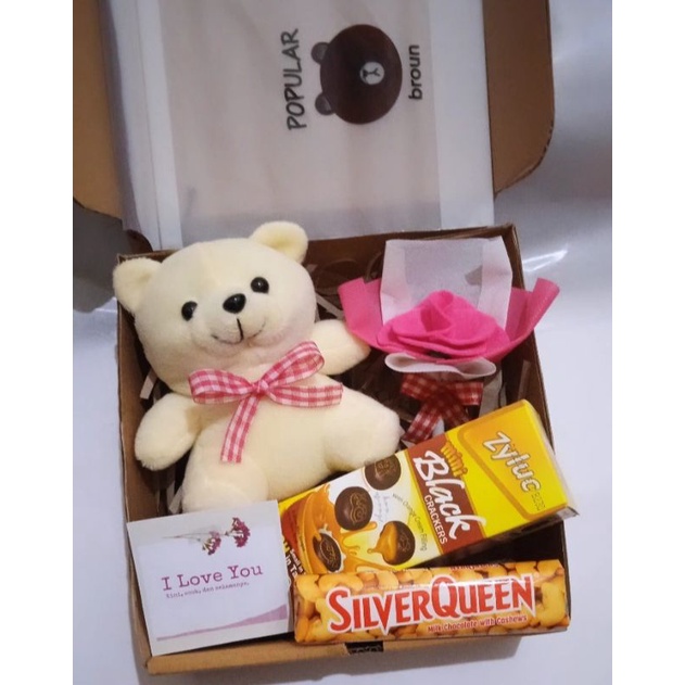 Hampers Kado Ulang Tahun Cewek /KADO HADIAH WISUDA / KADO PACAR / HAMPERS BONEKA ULANG TAHUN COKLAT / SNACK BOX / Buket Jajan Buket Boneka Hampers Wisuda Gift Box Boneka Wisuda Silverqueen