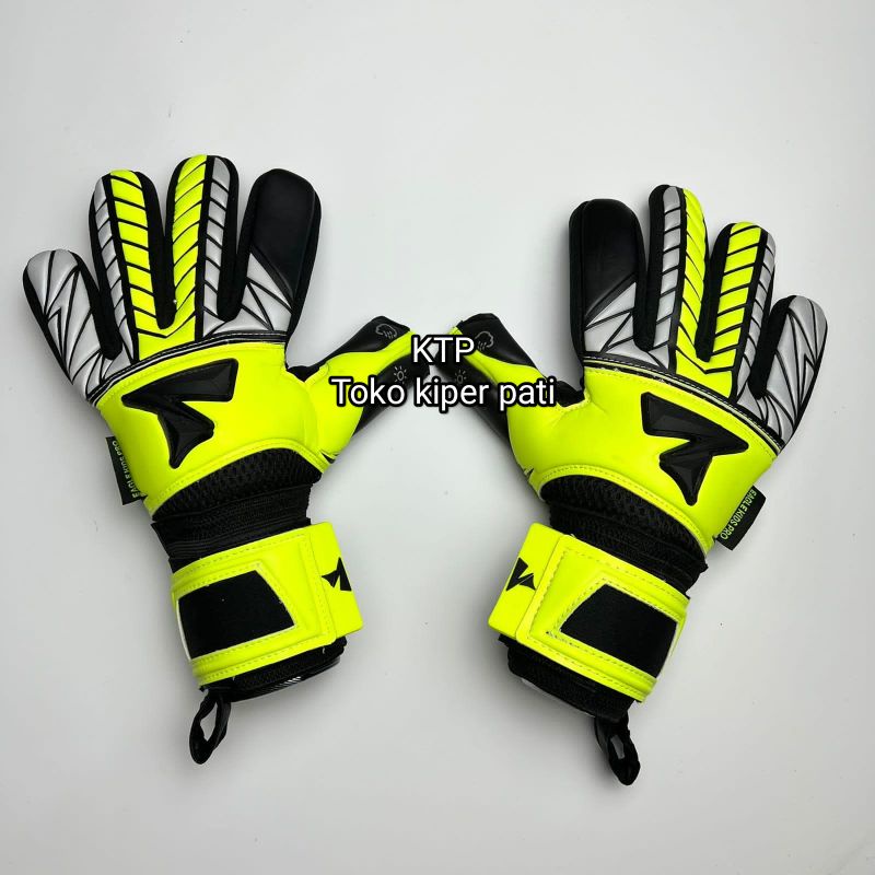 Sarung tangan kiper anak size 6,7  sarung tangan kiper sepak bola anak  sarung tangan kiper lengket 