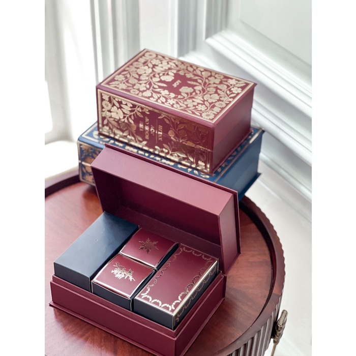 

Christmas Hampers Premium Classic Book Small