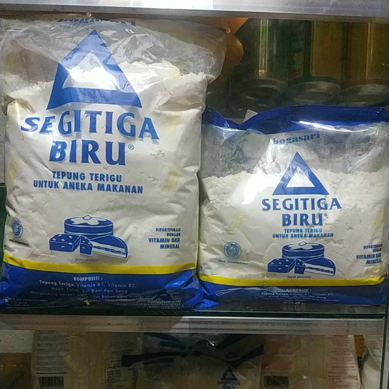 

Segitiga Biru Transparan Pack Tepung Terigu Bogasari 1 kg & 500 gram