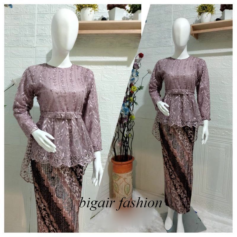 BA kebaya modern setelan kebaya pinguin kebaya aurora pagar ayu dan wisuda