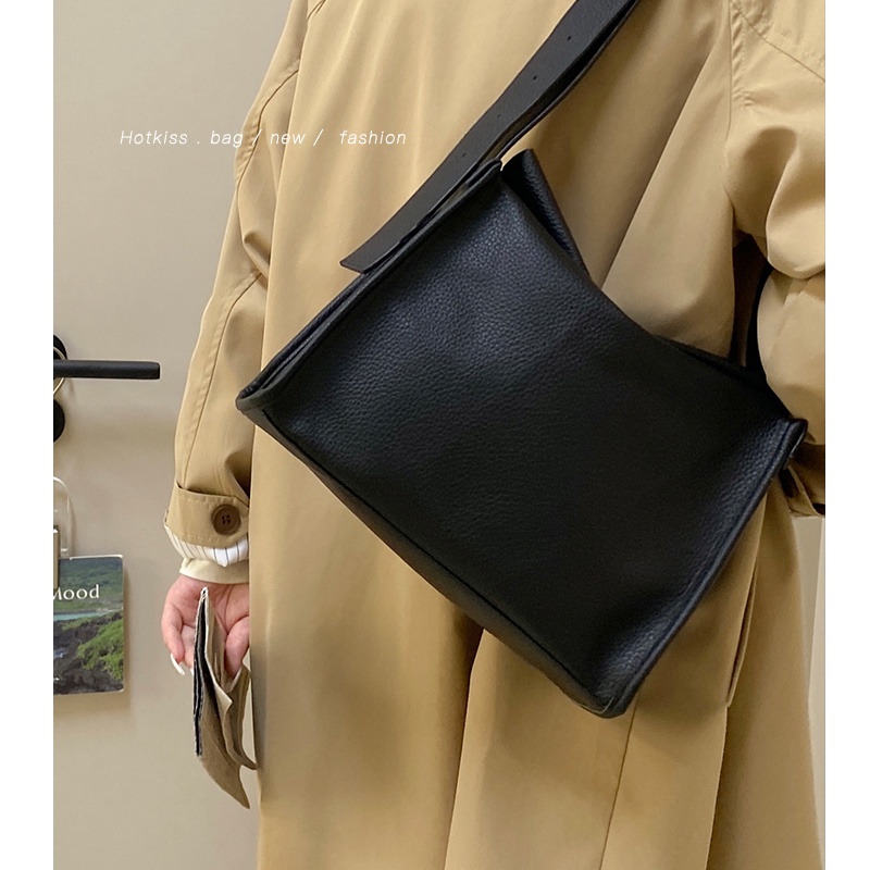 ℗Sera musim gugur dan musim dingin retro tas berkapasitas besar perempuan 2022 mahasiswa baru pergi ke kelas model eksplosif super hot one-shoulder Messenger bag