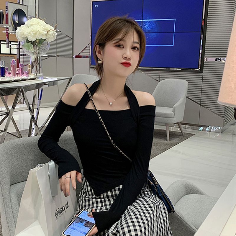 Red Bahasa Perancis Menggantung Leher One-Shoulder Hot Girl Top Wanita Musim Gugur dan Musim Dingin Rasa Desain Niche Chic T-shirt Pendek lengan Panjang Kemeja Bawahan