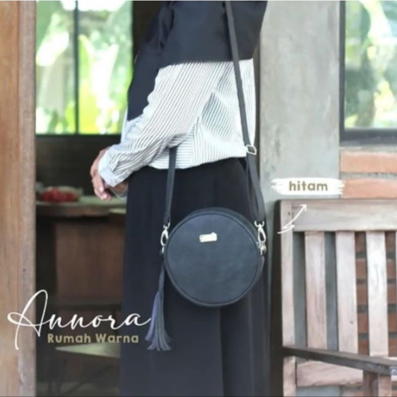 Tas Selempang Annora Premi Hitam Rumah Warna