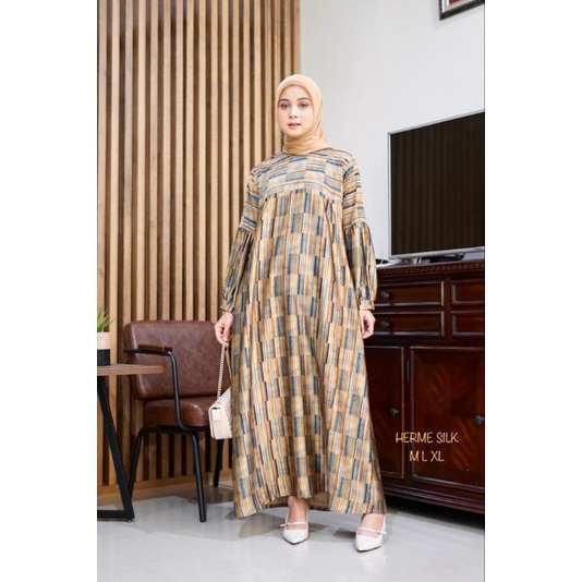 Terbaru , Gamis Herme Silk , Gamis Original Kamari , Gamis Muslimah Casual.