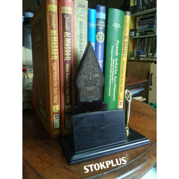 

DUDUKAN PULPEN MEMO - STAND PEN MOTIF GUNUNGAN WAYANG