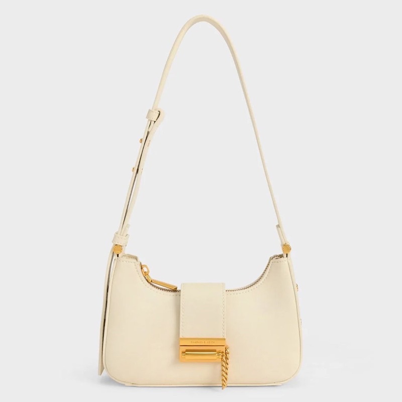 C metallic accent belted bag