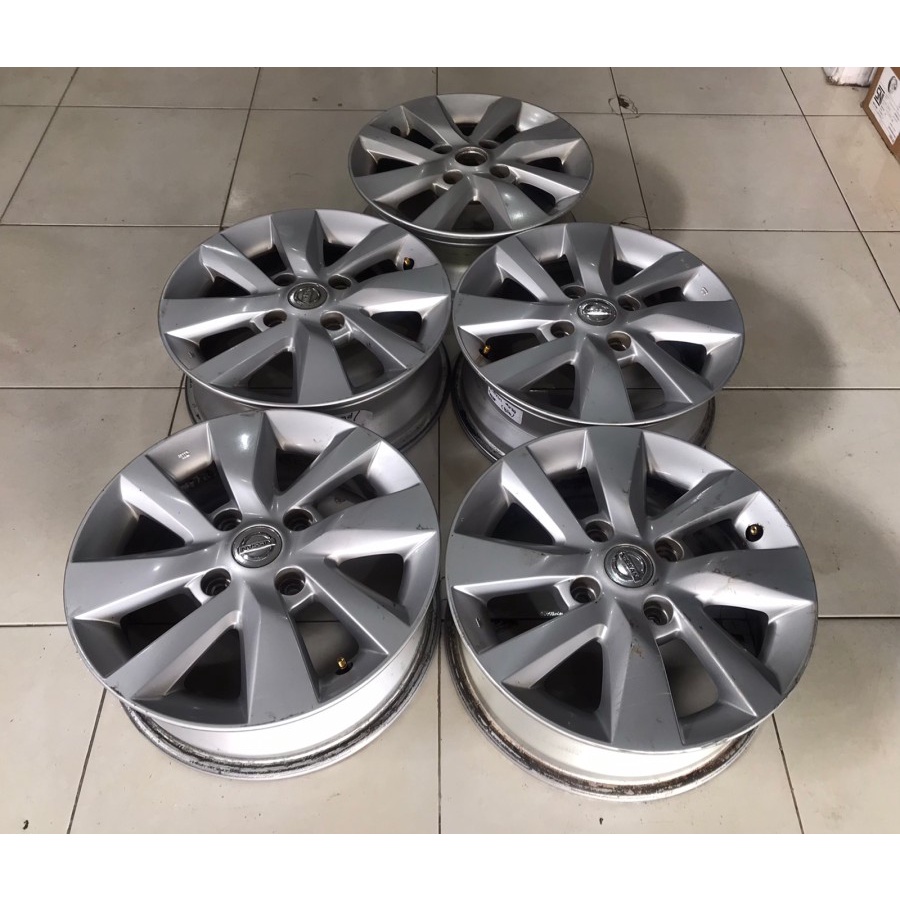 Velg Mobil Bekas Seken Ring 15 Lubang 4 STD LIVINA R15 Lebar 5,5 ET45