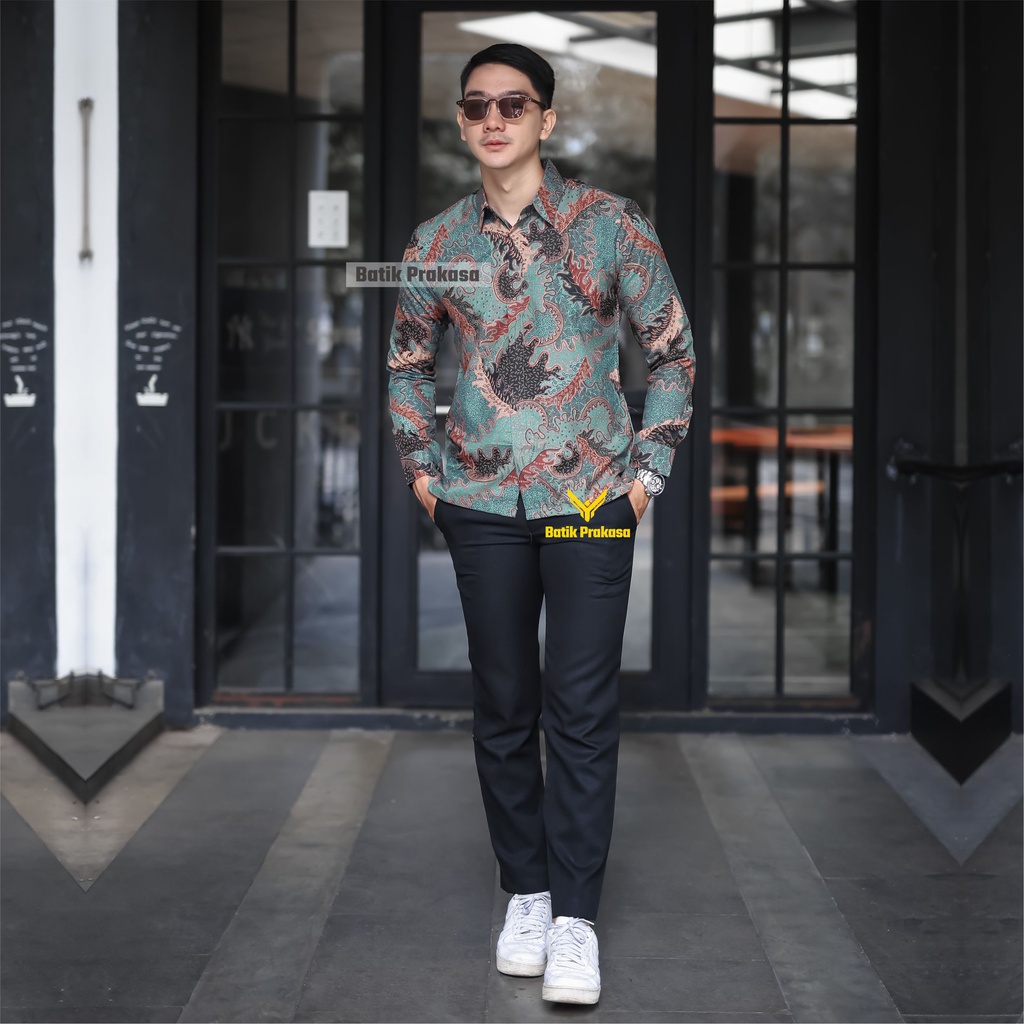 Kemeja Batik Prakasa Motif Mahogra Prapti Slimfit Lengan Panjang Batik Solo