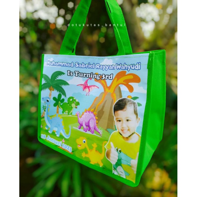 

TAS ULANGTAHUN/TAS ULANGTAHUN BENTO/GOODIEBAG BENTO MURAH/TAS JINJING ULANGTAHUN