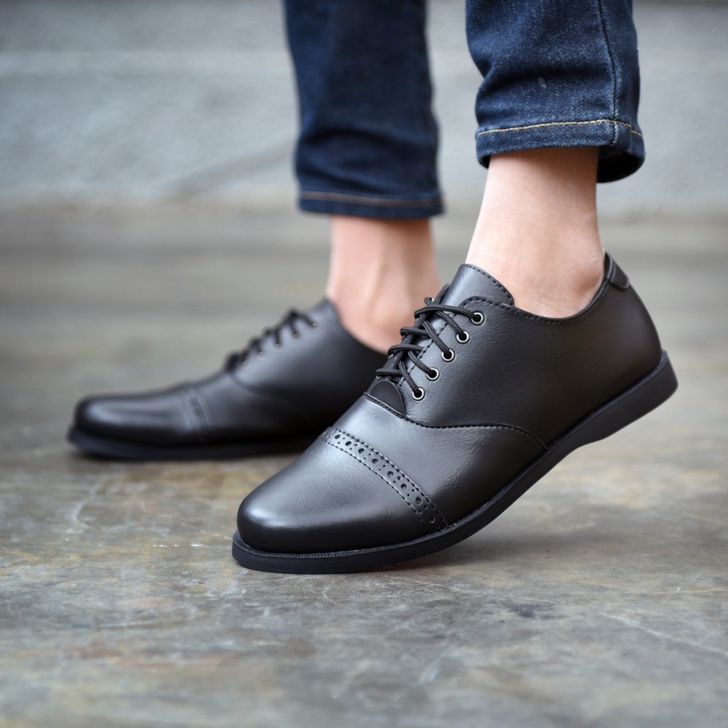 RIONZ x DARWIS - Sepatu Formal Pria Casual Kantoran Nikahan Kulit Syntetis Asli Original Sepatu Pantofel Pria Resmi Formal Hitam Coklat Gaya Trendy Kasual Kantor Kuliah Pesta Nikah Kondangan Gereja Kerja PNS Guru Kekinian Terlaris Terbaru Murah