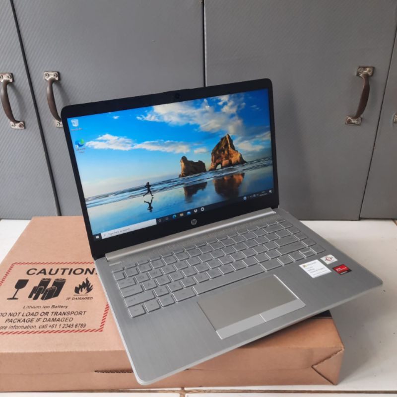 Laptop HP 14s - dk1002AU AMD Athlon silver - 3050U Ram 4Gb /SSD 256Gb Amd Radeon  keyboard Backlight, Super Slim