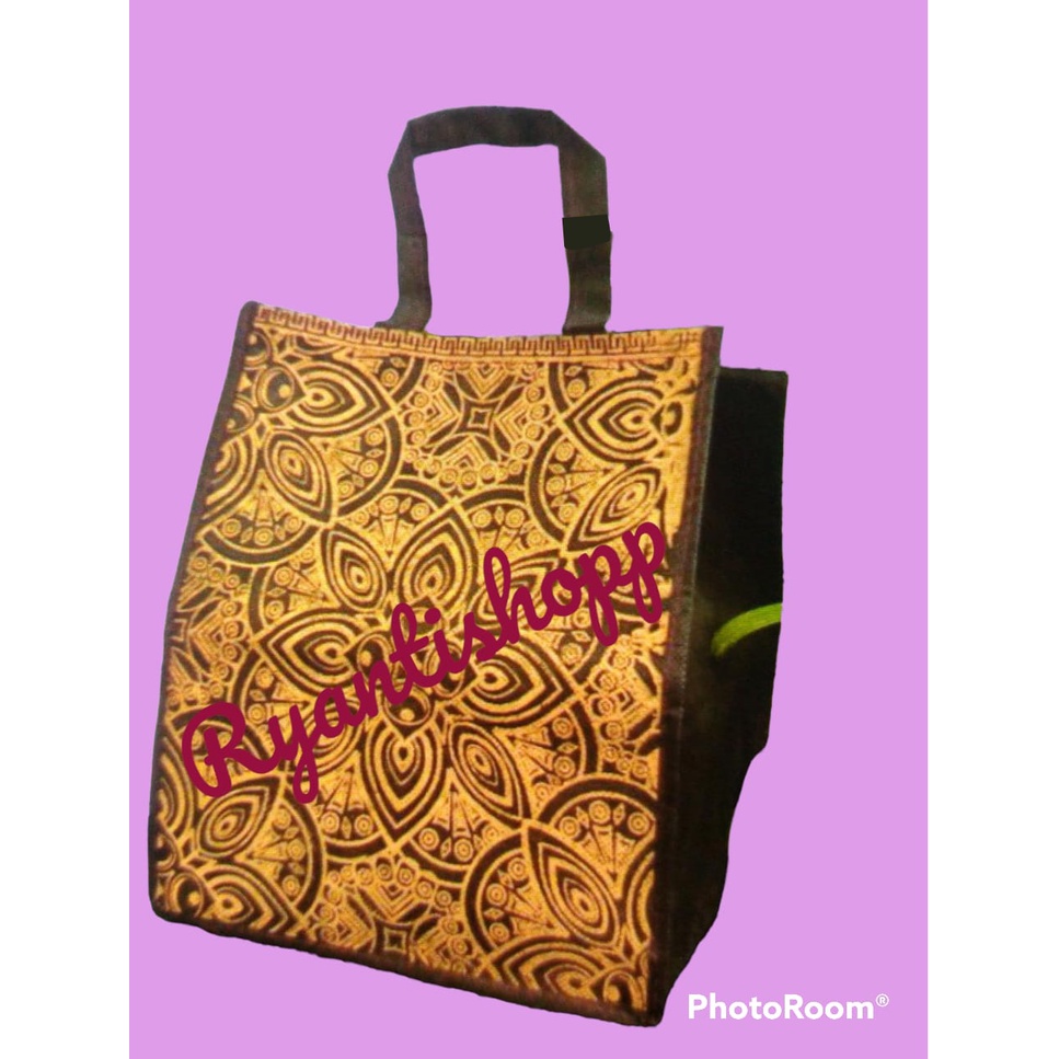 

ECER TAS HAJATAN BOK NASI CANGKLONG MOTIF BATIK UK DUS 22X22 BISA 2 BOK | Tas Tahlilan, syukuran, hajatan, wedding, Charity, bansos, birthday, engagement, hampers, khitanan,