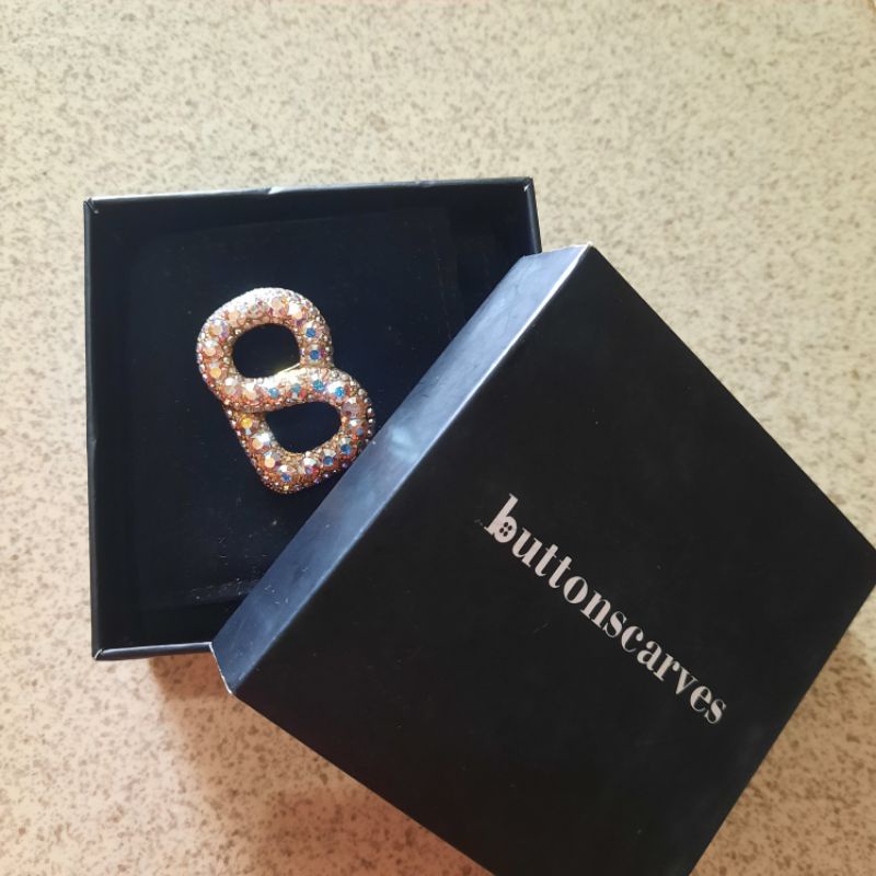 preloved buttonscarves gleaming brooch