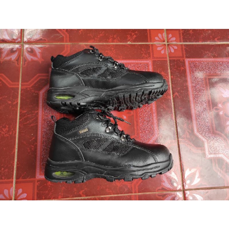 SEPATU GUNUNG K-1SAFE ORIGINAL SIZE 40.5 SECOND/ BEKAS