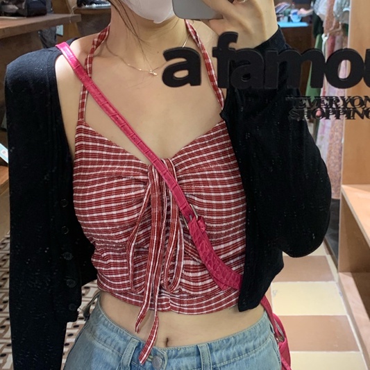 Red Spice Girls Niche Chic Serut Menggantung Leher Suspender Wanita Pakaian Dalam Musim Panas Ramping Desain Serbaguna Rompi Pendek Tanpa Lengan