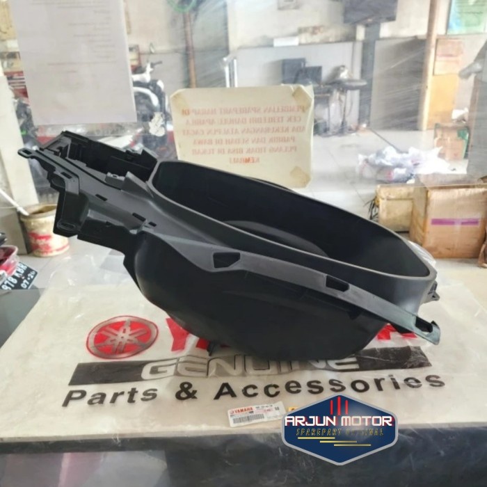 BOX BAGASI TEMPAT HELM NMAX OLD 2018 2019 SHOCK TABUNG ORIGINAL YAMAHA