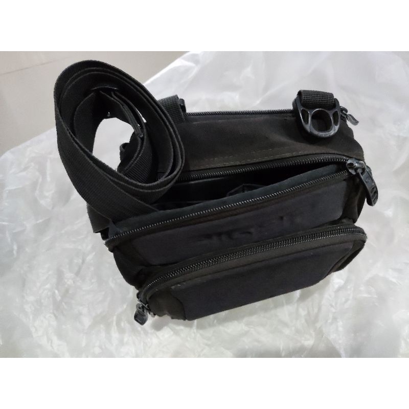 tas slingbag merk Eiger ORI second hand PRE LOVE Hitam