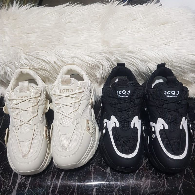 Sepatu Wanita Import Sneakers Tali Silang 5819