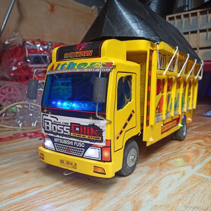 MOBILAN TRUK KAYU PAKAI NAMA TRUK OLENG / MAINAN TRUK KAYU PAKAI LAMPU TERBARU