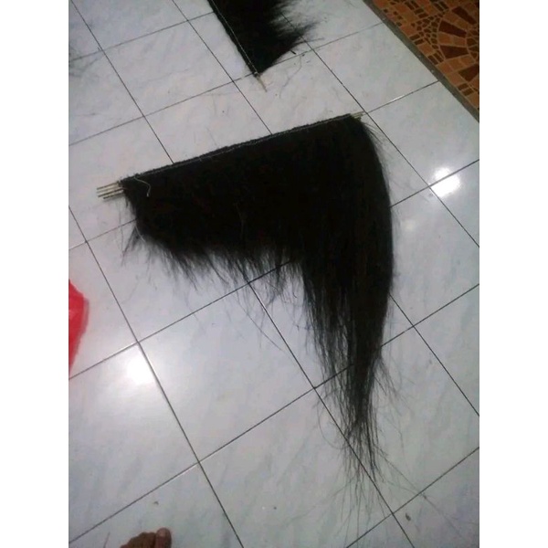 Rambut Kepang Senterewe Gondrong dan Poni