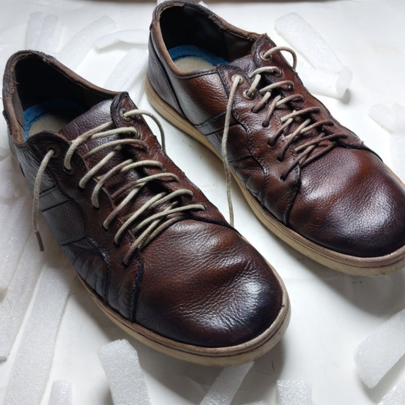 Sepatu Sneakers Kulit Merk Hush Puppies Size 42/Sepatu Pria Preloved Original