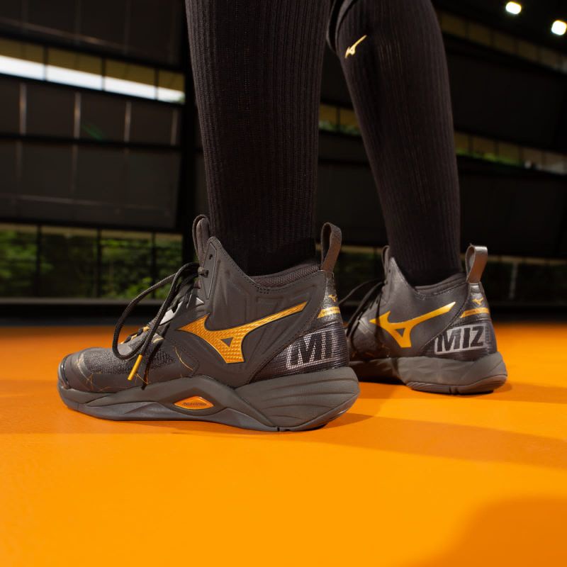 SEPATU VOLI MIZUNO WAVE MOMENTUM 2 MID BLACK OYSTER GOLD NEW V1GA211741