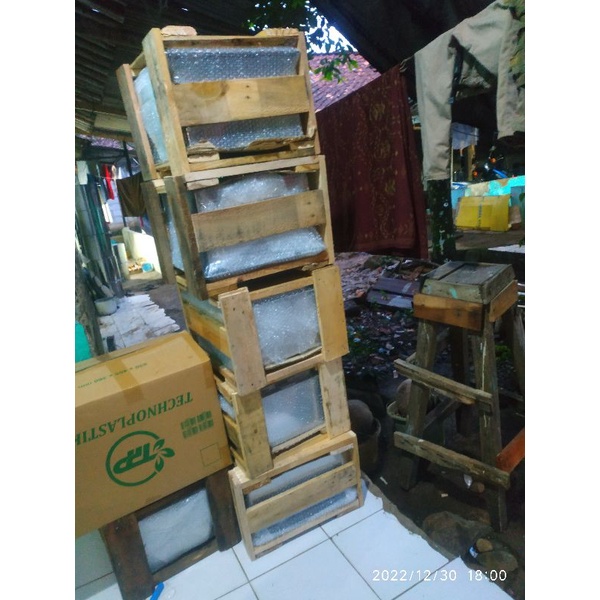

packing kayu toko