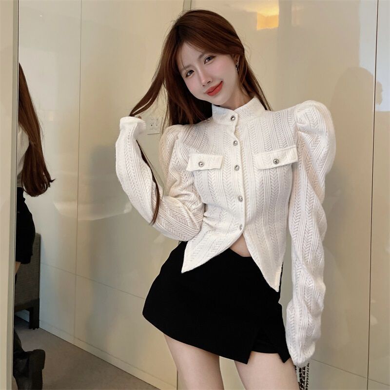 Red Pakaian Rajut Fashion Wanita Gaya Asing Slim Kardigan Lengan Panjang Atasan Musim Gugur dan Musim Dingin Rasa Desain Niche Puff Lengan Pendek pakaian Wanita