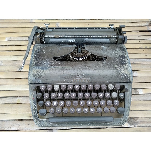 Mesin tik ketik Adler Privat antik jadul peninggalan Rahman Tamin