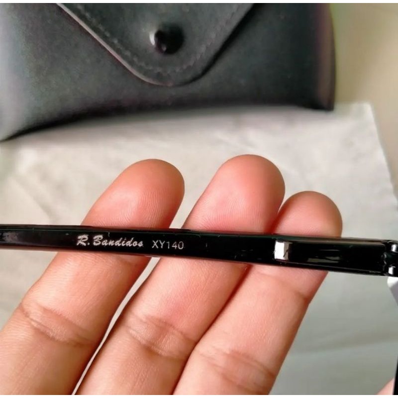 Wayfarer SunglassesBrand: R.Bandidos
Italy Design
Full tag logo brand
Lensa kaca asli,lensa adem dim