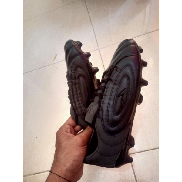 sepatu bola barricada fuerza size 40 second