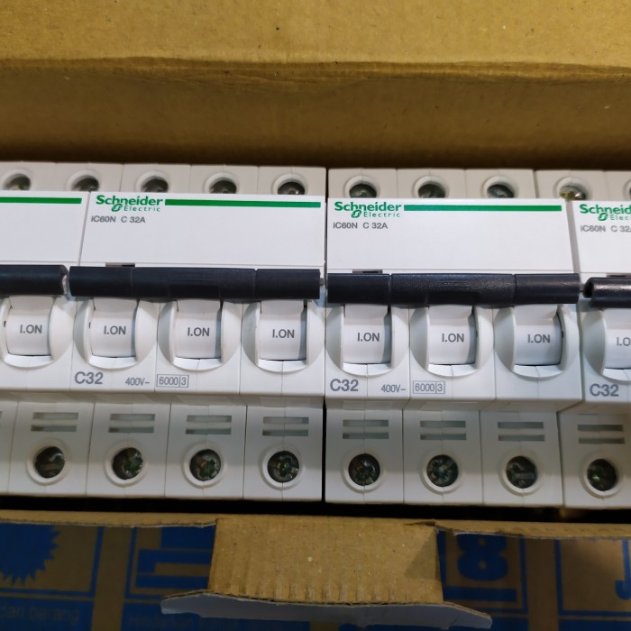 MCB IC60N 3P 32A Schneider