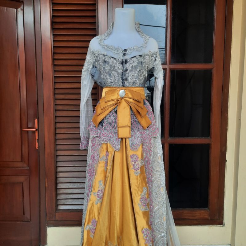 Kebaya Pengantin satin silver emas