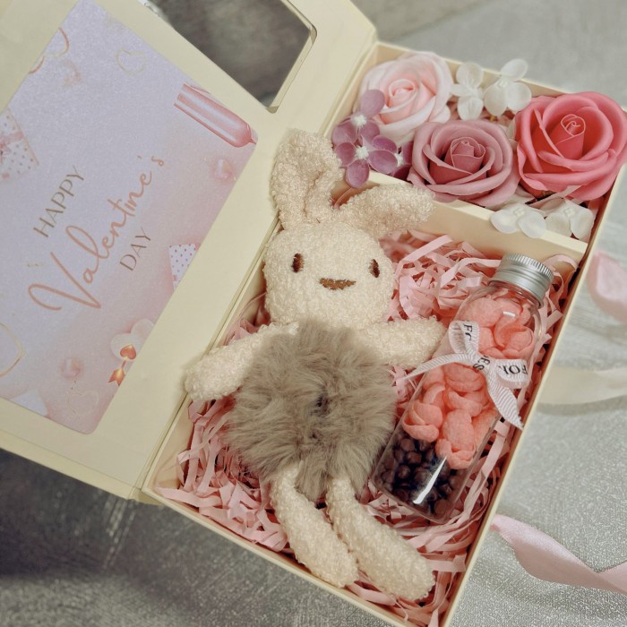 

✨READY✨ -hadiah coklat valentine hampers kado gift wisuda ultah - Black Box- 1.1.23