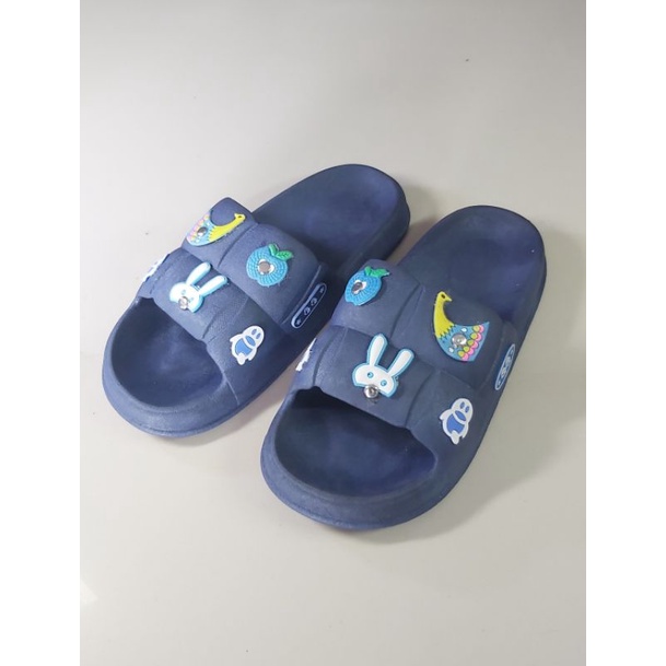 Sandal Karet Wanita Q-66 Label Karakter Kawai Anti Slip Empuk