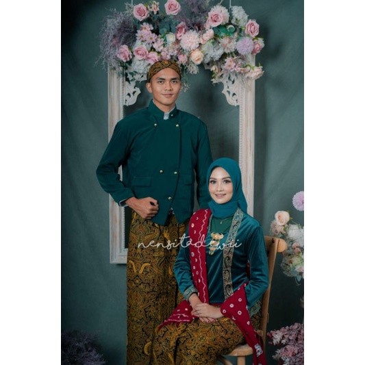 [1 Set, H/SPD02C] Baju Prewed / Baju Couple Model Solo, Nuansa Hijau - Include Selendang