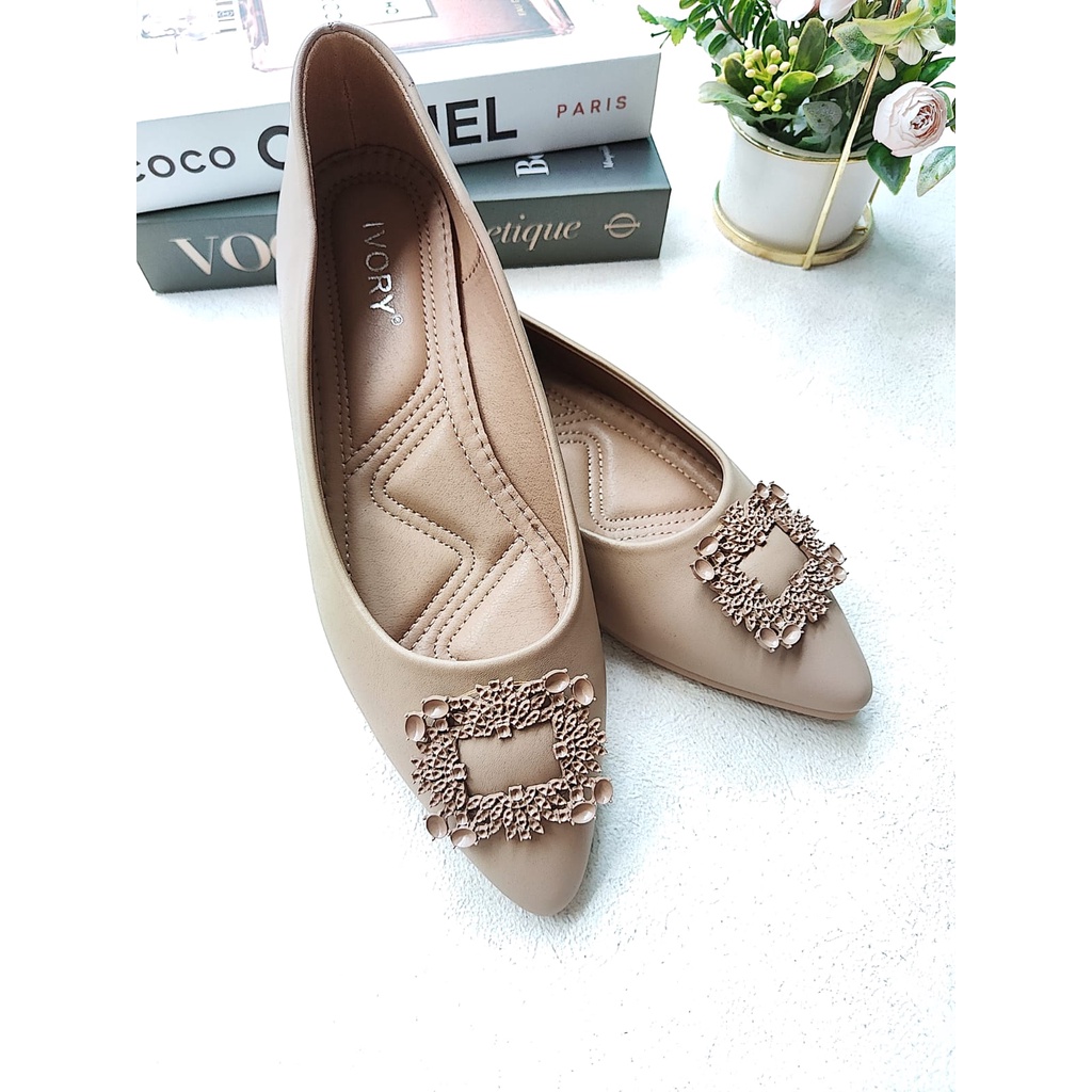 IVORY Sepatu Flat Wanita Ukuran Besar 41 42 43 44 B9081-Y94