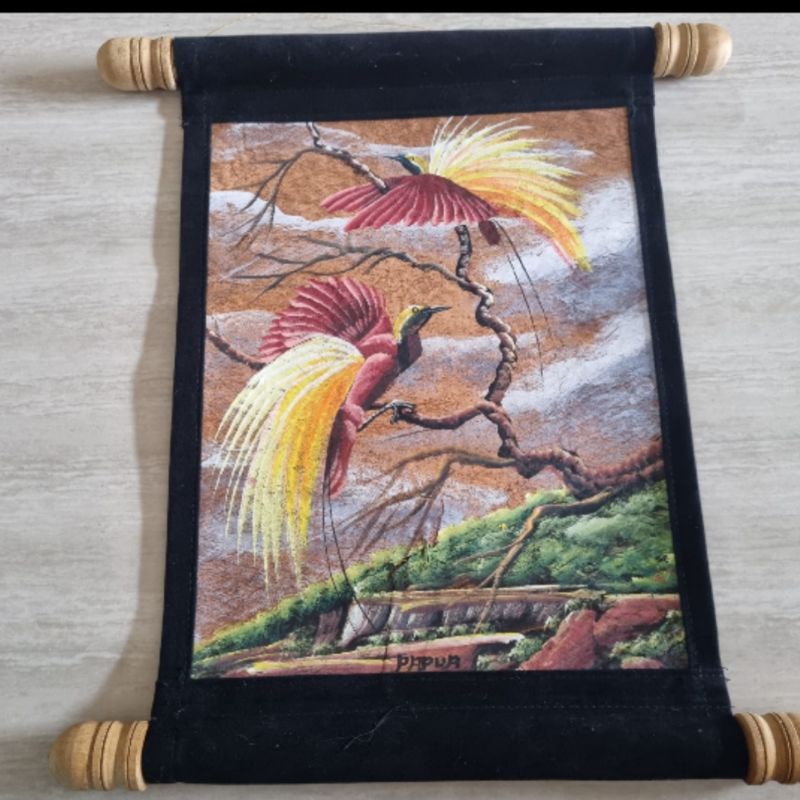 hiasan dinding , hiasan kulit , kulit kayu khas papua