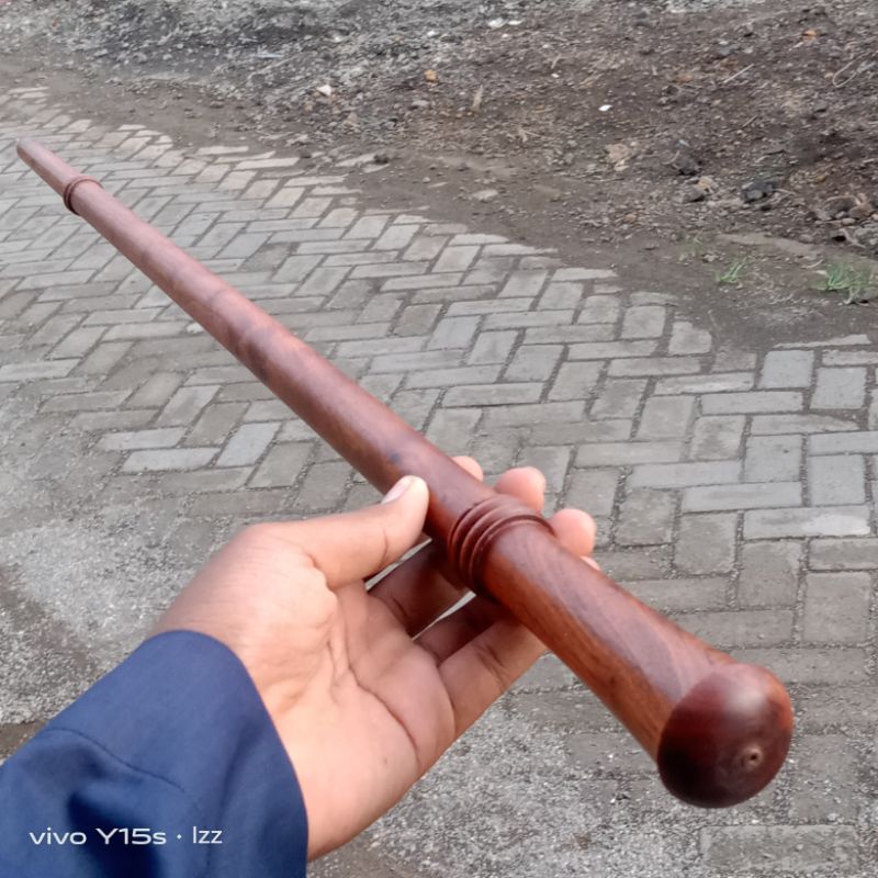 Tongkat komando kayu stigi