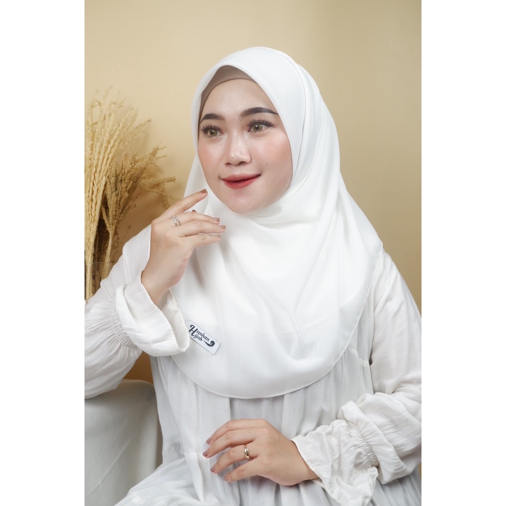 Hanhan Hijab - Segiempat Oval Inara Polos Ceruty Premium / Segi Empat Inara Malay