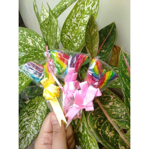 

PERMEN LOLIPOP 4 CM KUPU-KUPU (20 PCS)/PERMEN LOLIPOP KARAKTER