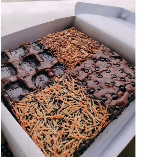 

♟ Big Size - Four Topings Fudgy Brownies ➳