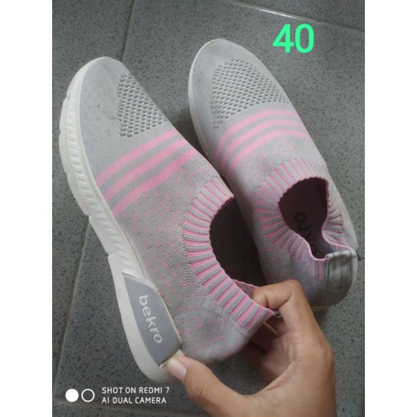 Sepatu Sneaker Slip-On Wanita Import Bekro