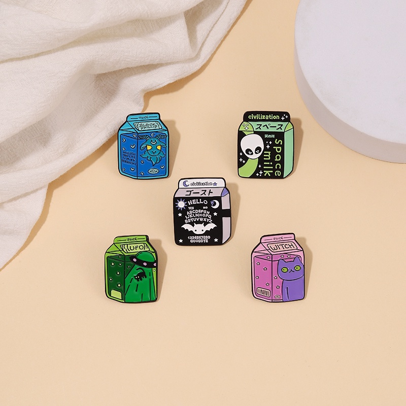 Lucu Colorful Space Milk Enamel Pin Alien Penyihir Kucing Setan Bros Lencana Kerah Pin Kartun Semesta Perhiasan Hadiah Untuk Anak-Anak Teman