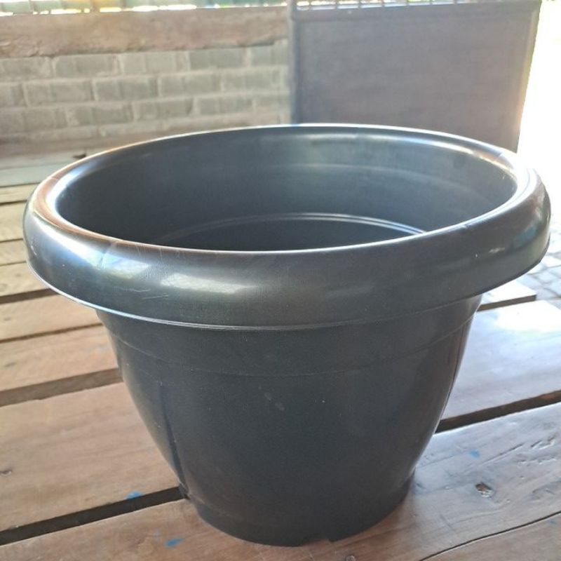 Pot hitam 35 cm kuping