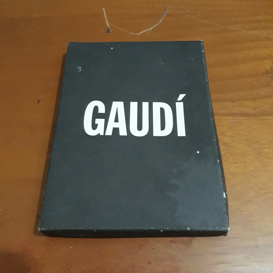 

Kartupos Arsitektur Antoni Gaudí Box Set Isi 8 pcs