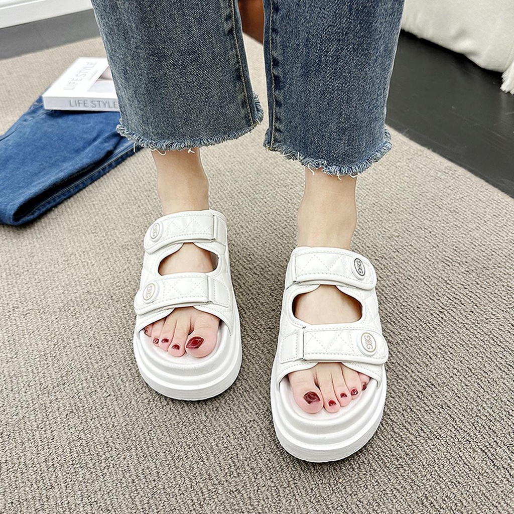 Sendal Slip On Cewek Kekinian Anti Slip Fashionable Elegant Sandal Slop Wanita Trendy Casual Premium Terbaru